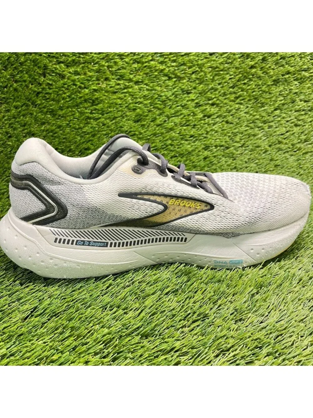 Brooks missing insoles